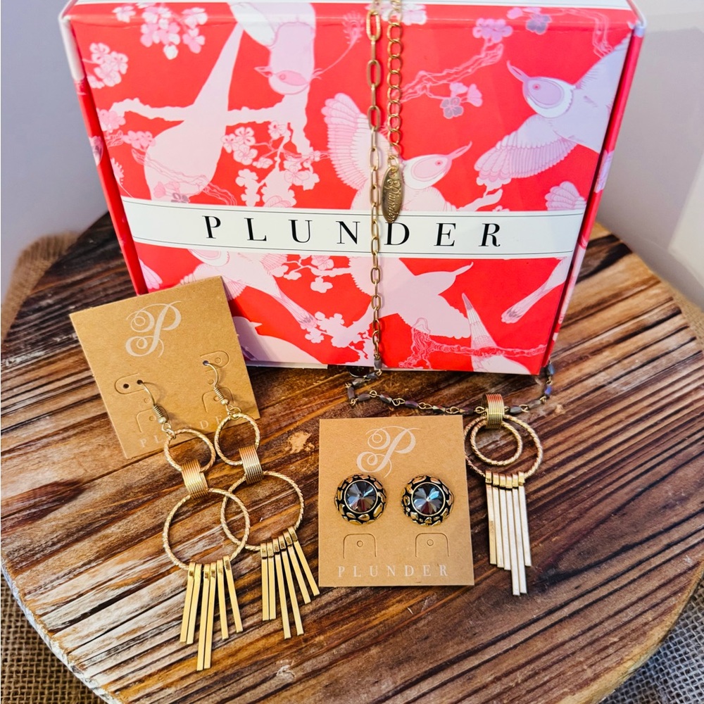 Plunder 3 piece November Posse Set of Goldtone Earrings and Necklace